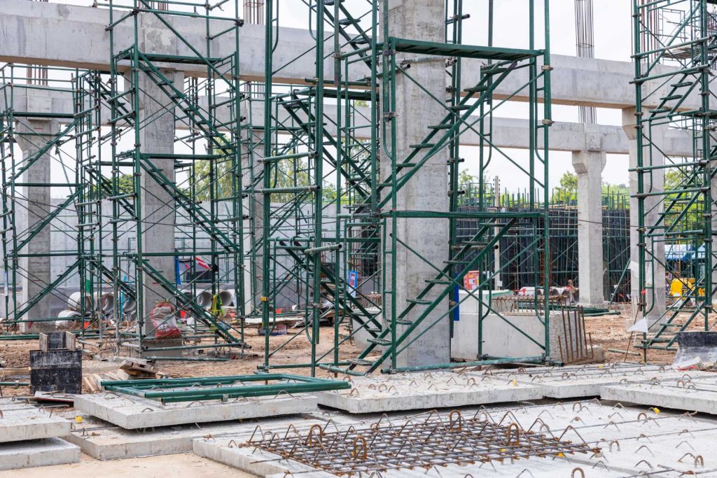 Σκάλες και σκαλωσιές για διάφορες επαγγελματικές εφαρμογές