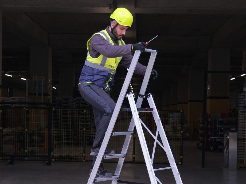 Εφαρμογές Αναδιπλούμενης Επαγγελματικής Σκάλας 150kg VENTO