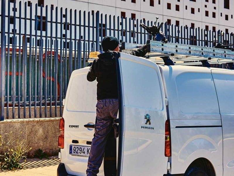 Φορητή Πλατφόρμα Εργασίας με Κιγκλίδωμα