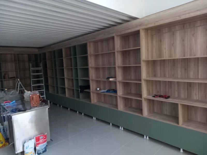 Επίπλωση Κάβας, Ράφια για Κάβες