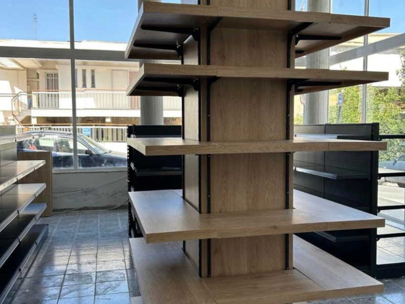 Ξύλινα ράφια με έγχρωμη μελαμίνη